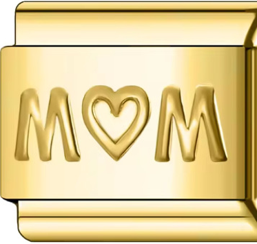 צארם זהב כיתוב ״mom״ זהב